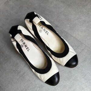 CHANEL Bicolor Leather Coco Mark Ballet Pumps Ivory